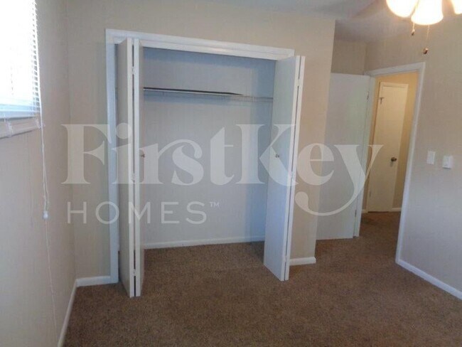 Building Photo - 501 Harmony Dr