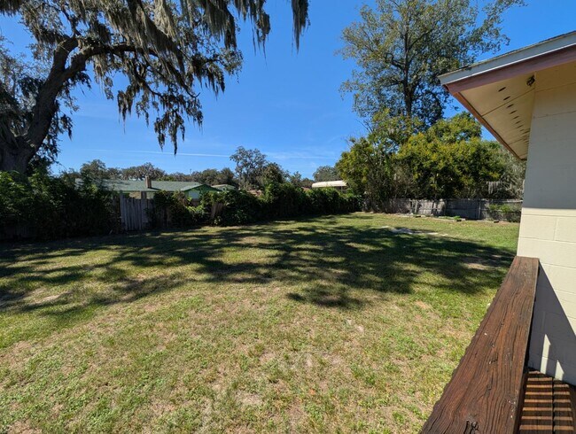 Building Photo - 2834 Woodland Dr