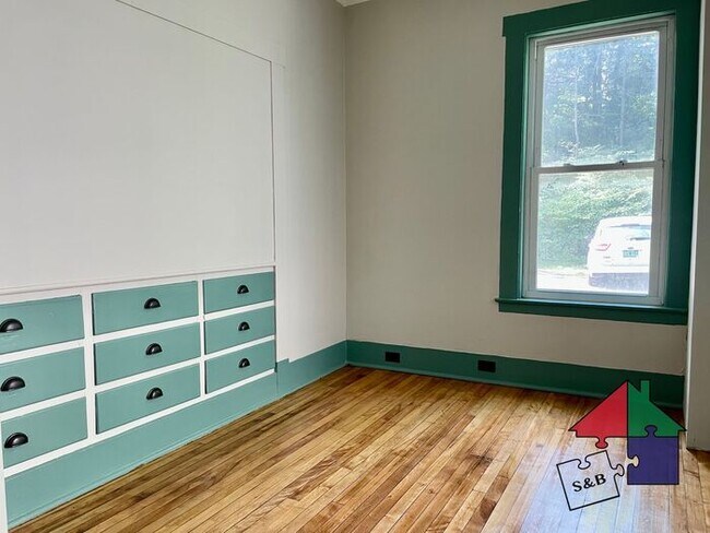 Building Photo - First Floor 1BR in Montpelier - Pets Negotiable!