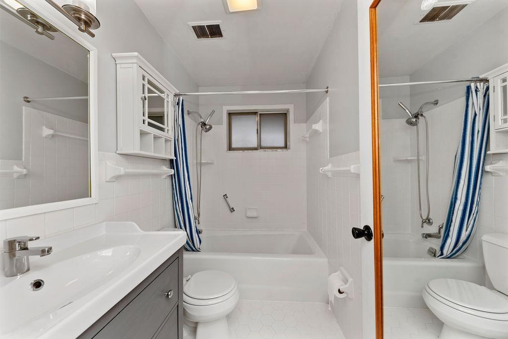 Full bath with ceramic tile tub / shower - 11 Lawndale Ave