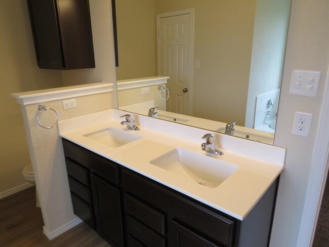 Building Photo - "Charming 3-Bedroom Home with Elegant Gran...