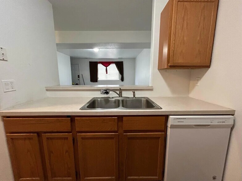 Building Photo - 1100 W Quinn Rd