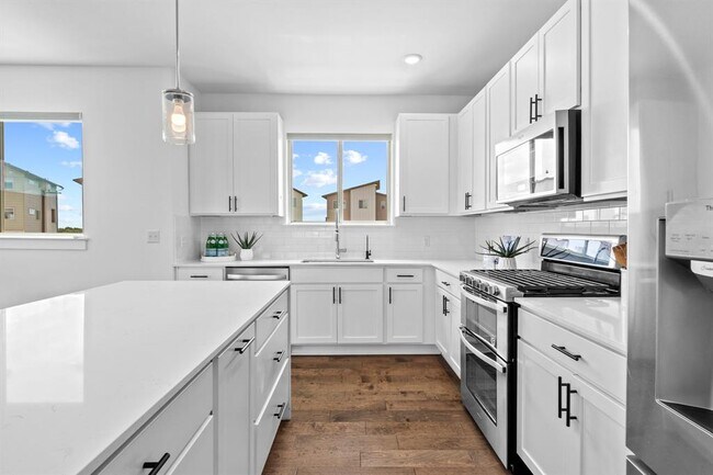 Building Photo - 5315 La Crosse Ave