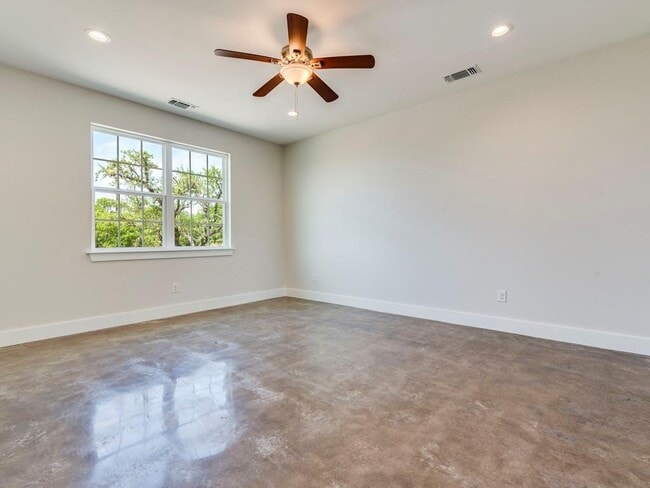 Building Photo - 500 Harmon Hills Cove