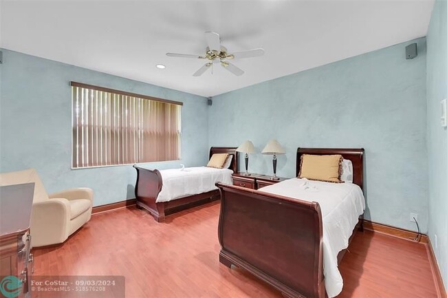 Building Photo - 4200 Coral Hills Dr