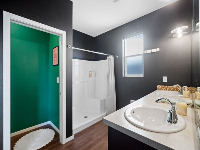 Building Photo - Desirable Kendall Yards Townhouse – Modern Living Near Downtown Spokane (Furnished)