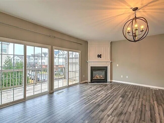 Building Photo - Location, Location!