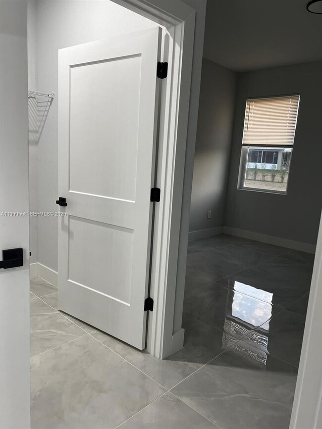 Building Photo - 5517 Ponce De Leon Blvd