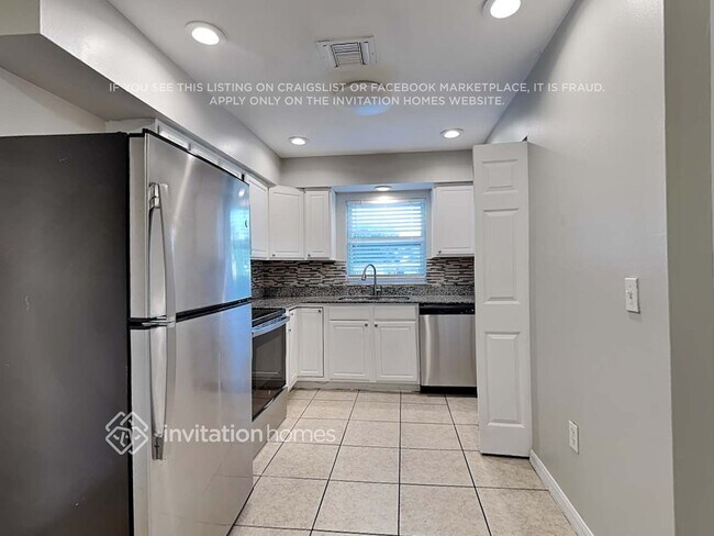 Building Photo - 6146 Balboa Dr