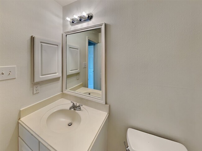 Building Photo - 2322 Old Ox Rd