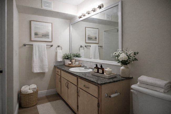 Building Photo - For Rent Beautiful  2/2 First Floor Condo at the Crest close to UCF and Valencia College !!!