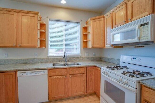 Building Photo - BEAUTIFUL FOUR BEDROOM HOME IN EAST COUNTY