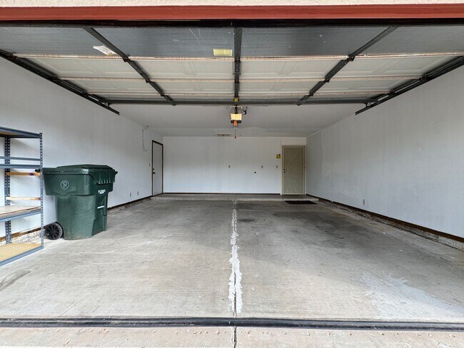 Building Photo - 3BR/2BA/2CG, 1836 sq.ft. rental with POOL in Sierra Vista, AZ