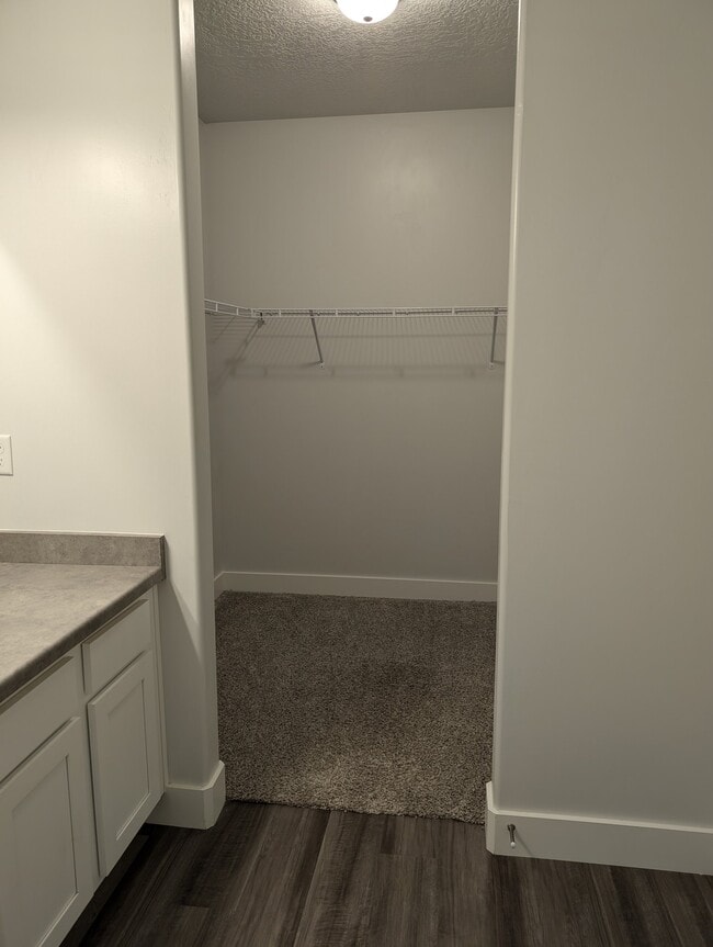 Building Photo - 357 750 N
