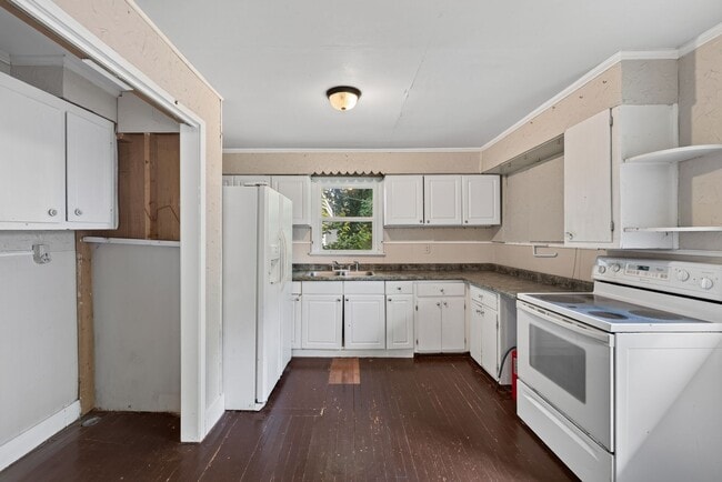 Building Photo - 141 W Rossview Rd