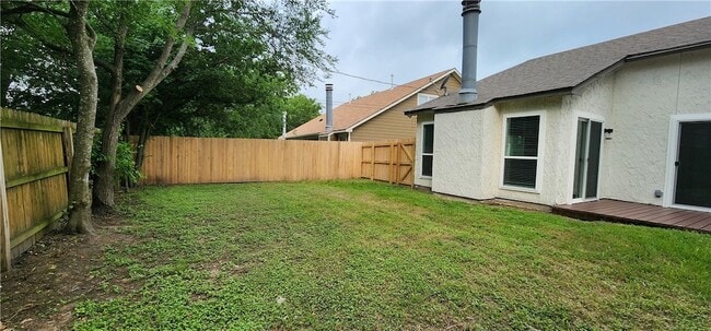 Building Photo - 1112 Airline Dr