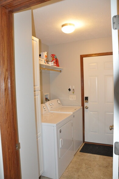 Washer/Dryer - 2041 Colorado Dr