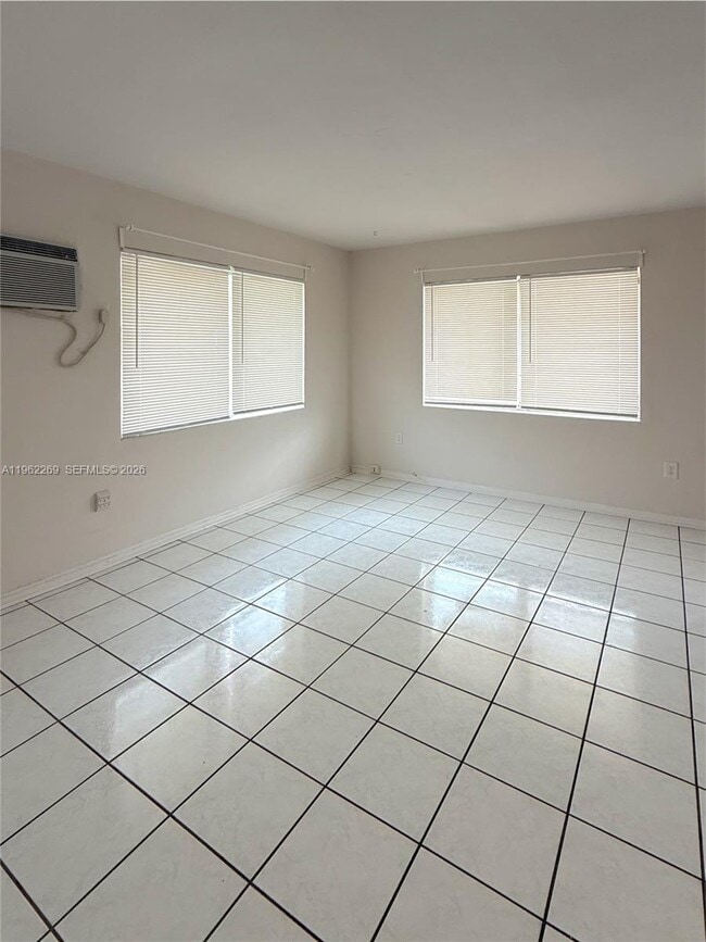 Building Photo - 305 Navarre Ave