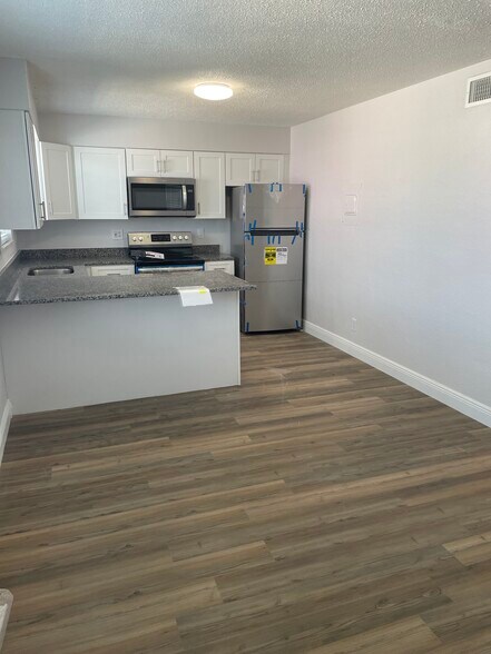 Building Photo - 121 Marcelle Ave