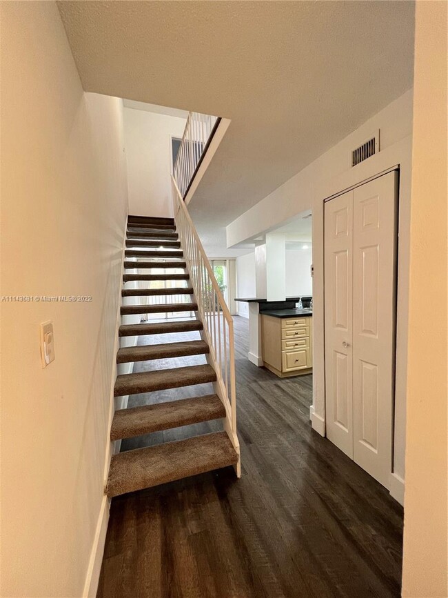 Building Photo - 9210 Fontainebleau Blvd