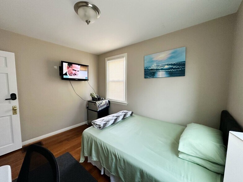 Building Photo - 4004 Matson Ave