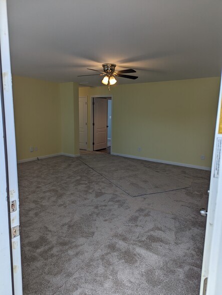 Building Photo - 8073 River Rd SE