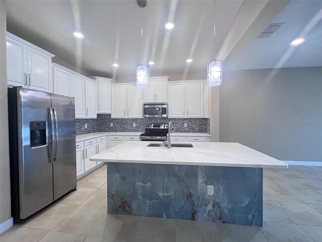 Building Photo - 15150 Evergreen Oak Loop