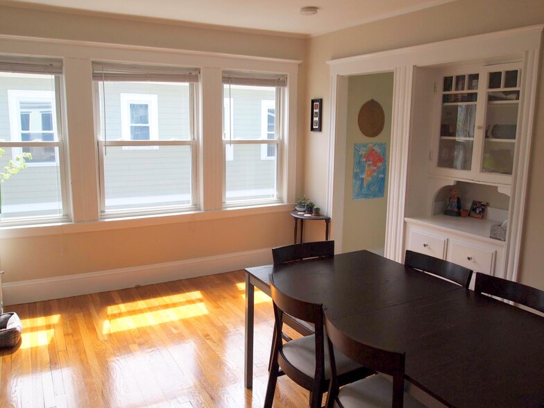 Building Photo - 56 Standish St