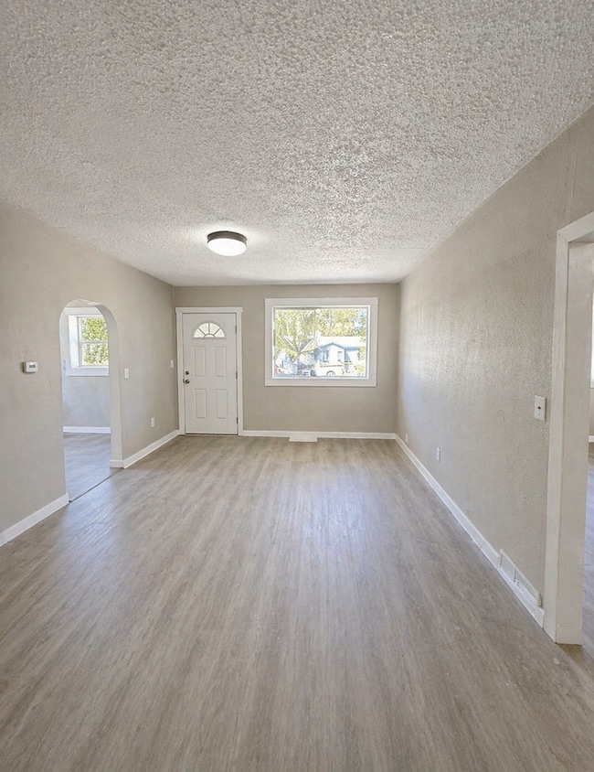 Building Photo - 516 N Hudson Ave