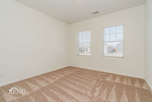 Building Photo - 460 Crestridge Dr