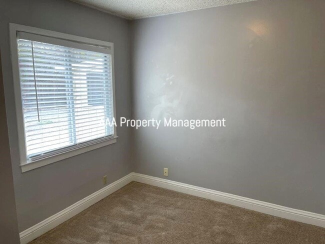 Building Photo - Pleasant HIll 3 bedroom 2 bath Great locat...