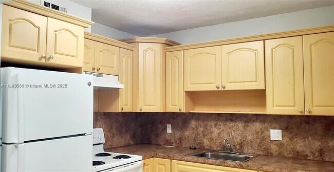 Building Photo - 4163 SW 67th Ave