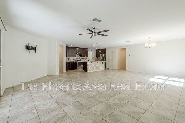 Building Photo - 3947 E Constitution Dr