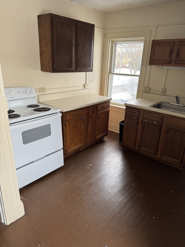 Building Photo - 50 2nd St