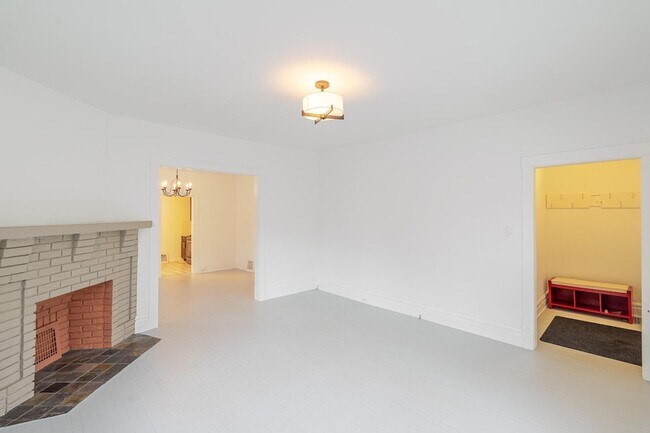 Building Photo - 306 Brown St