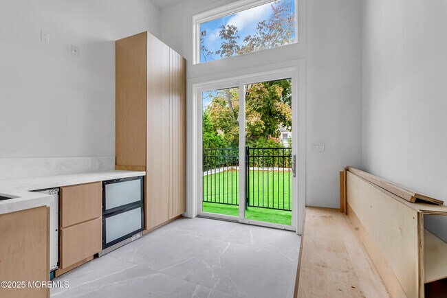 Building Photo - 19 Clarence Ave