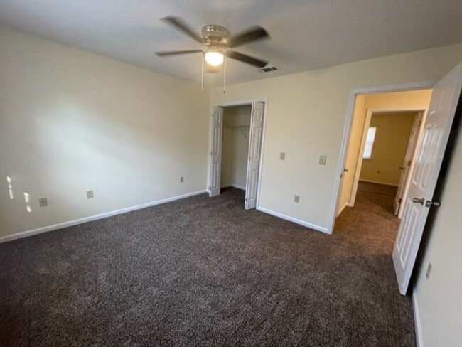 Building Photo - 801 Jessica Ln