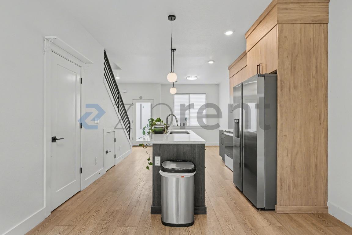 Building Photo - 1209 N Winchell St