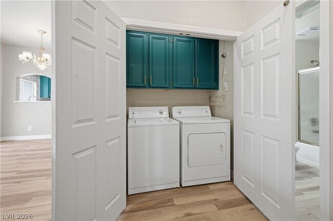 Building Photo - 315 Seine Way