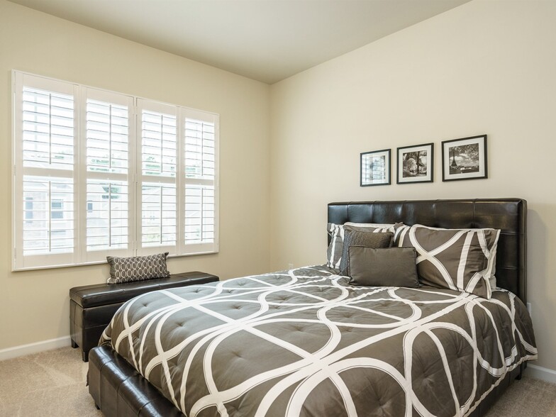 Front Upstairs Bedroom - 5447 Jessip St