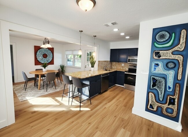 Building Photo - 1736 23rd Ave N