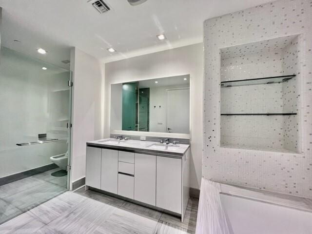 Building Photo - 16901 Collins Ave