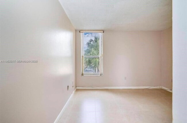 Building Photo - 9678 Fontainebleau Blvd