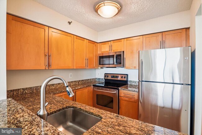 Building Photo - 10101 Grosvenor Pl