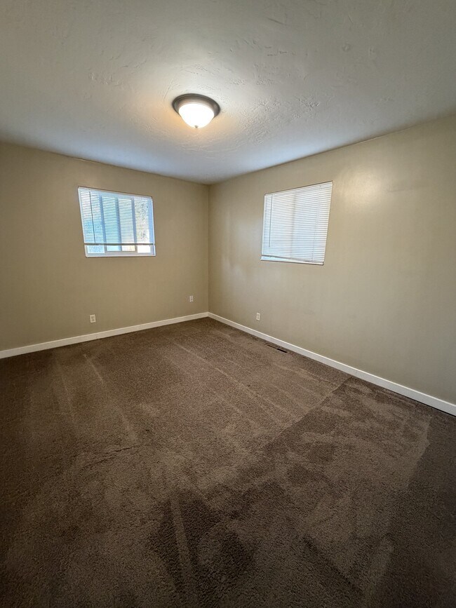 Building Photo - 1239 E 3800 S