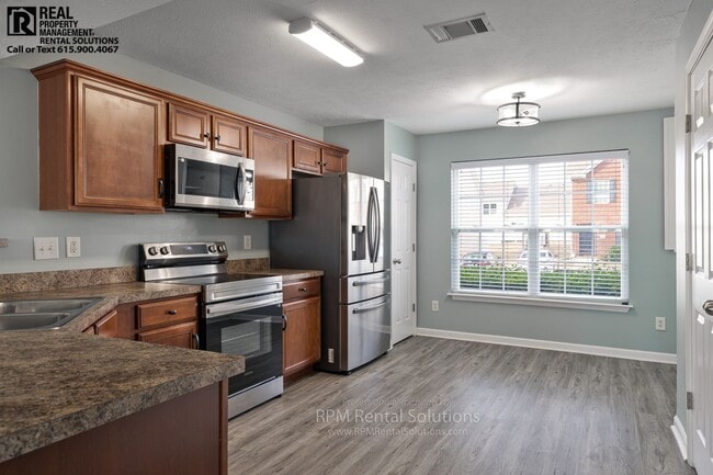 Building Photo - Amazing Smyrna 3BR townhome END-UNIT, just 1 mile from I-24!