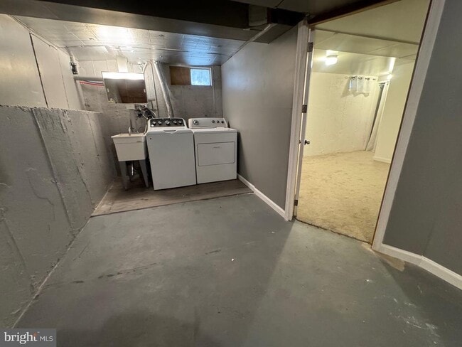 Building Photo - 176 Chapel Dr