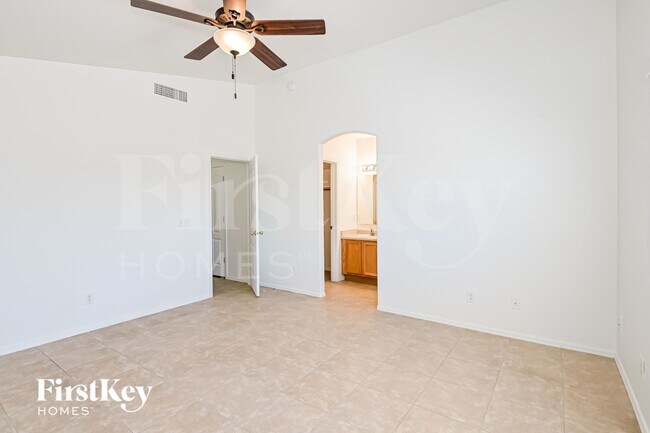 Building Photo - 2367 W Rousseau St