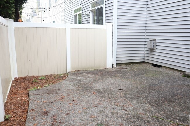 Building Photo - 12503 NE 70th Cir