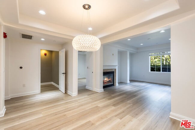 Building Photo - 12975 Agustin Pl
